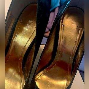 BCBG eneration black and sandalwood snake leather pumps